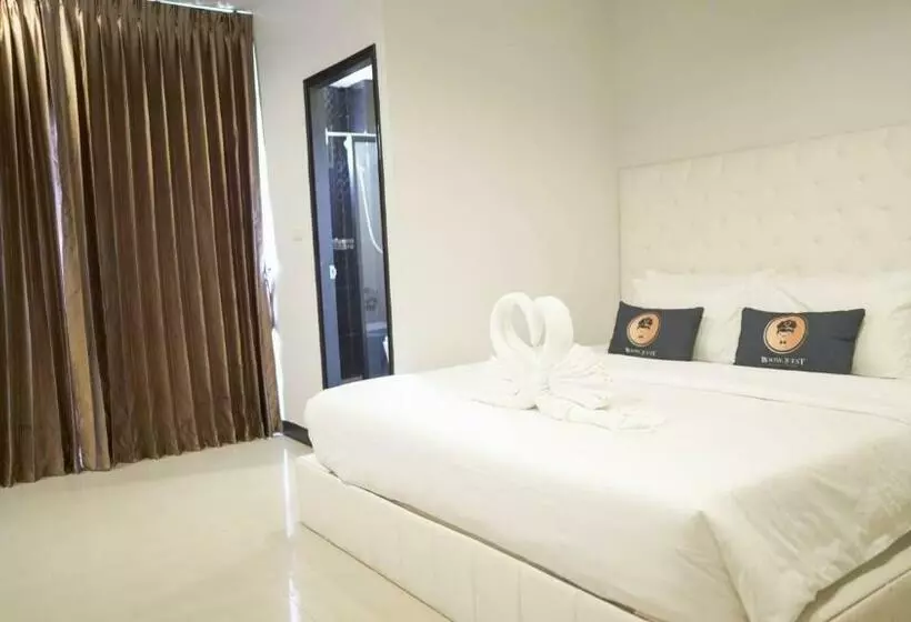 ホテル Roomquest Nichada Isb International