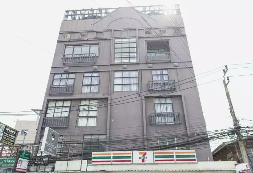 ホテル Roomquest Nichada Isb International