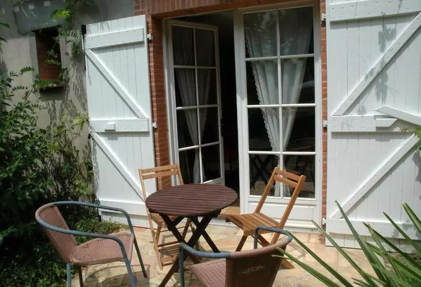 Aamiaismajoitus (B&B) Chambres D Hotes Les Douves