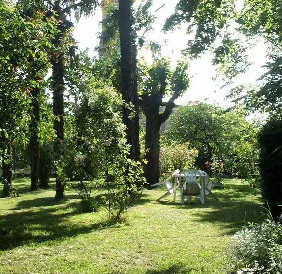 Aamiaismajoitus (B&B) Chambres D Hotes Les Douves