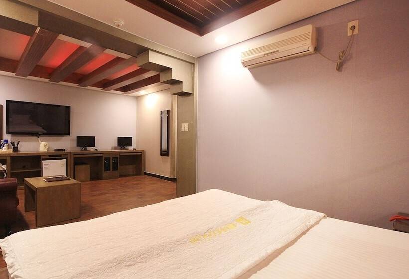 Отель Dongdaegu Station Eastern