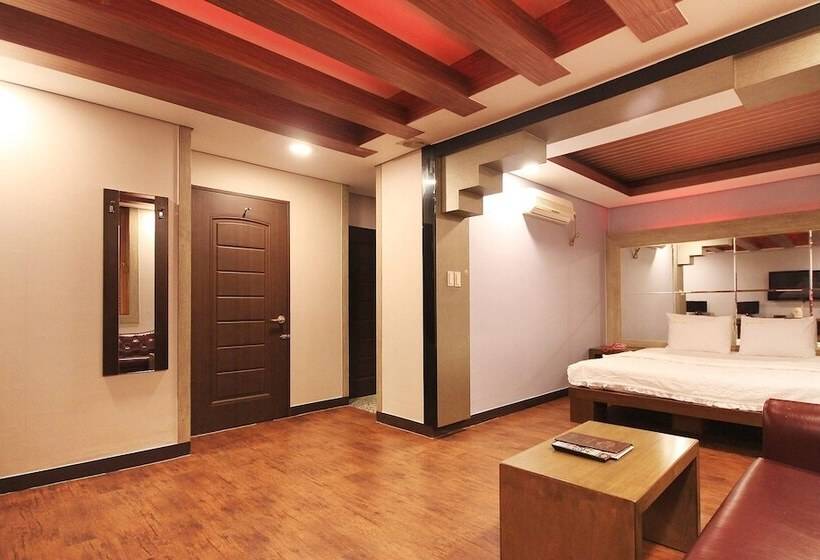 Отель Dongdaegu Station Eastern