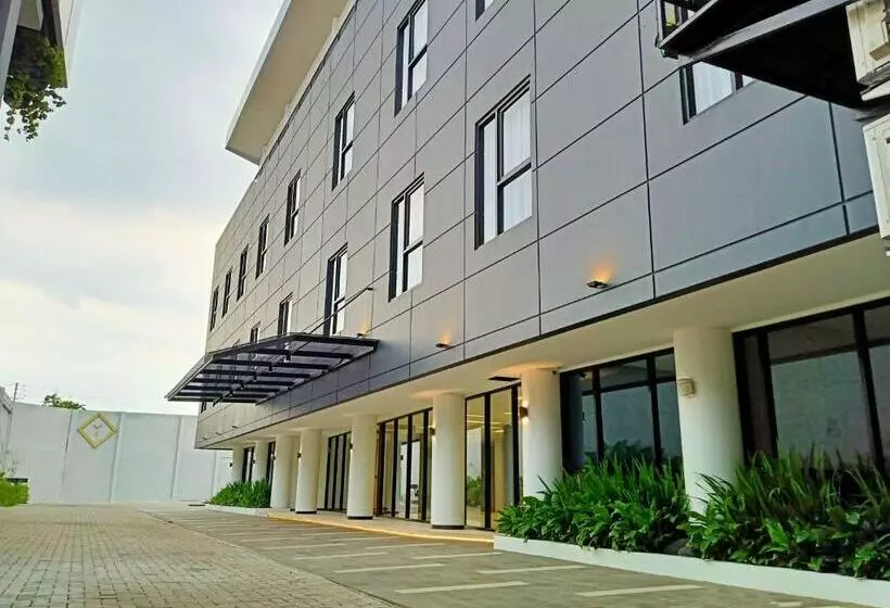 هتل Youstay Semarang By Sinergi