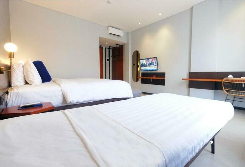 בית מלון כפרי Youstay Semarang By Sinergi