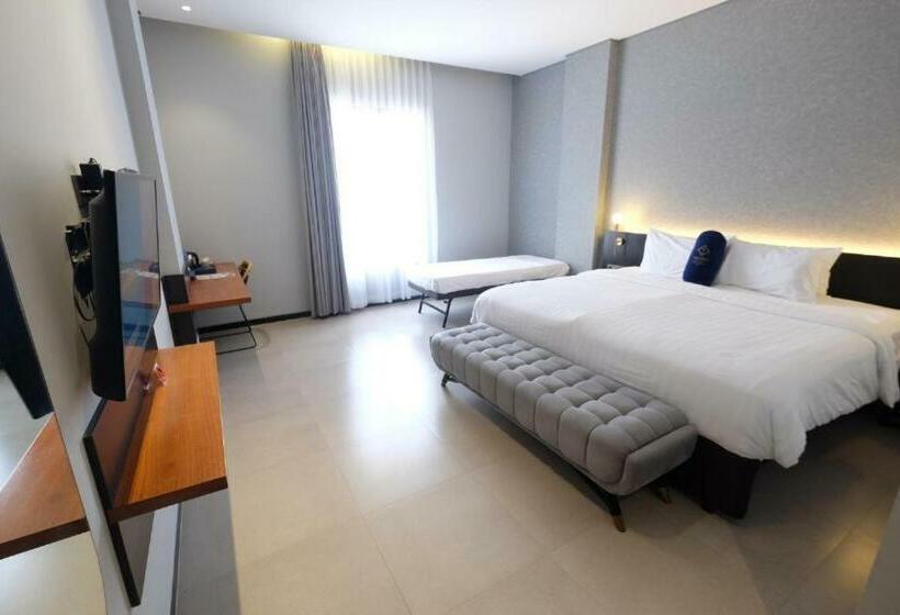 בית מלון כפרי Youstay Semarang By Sinergi