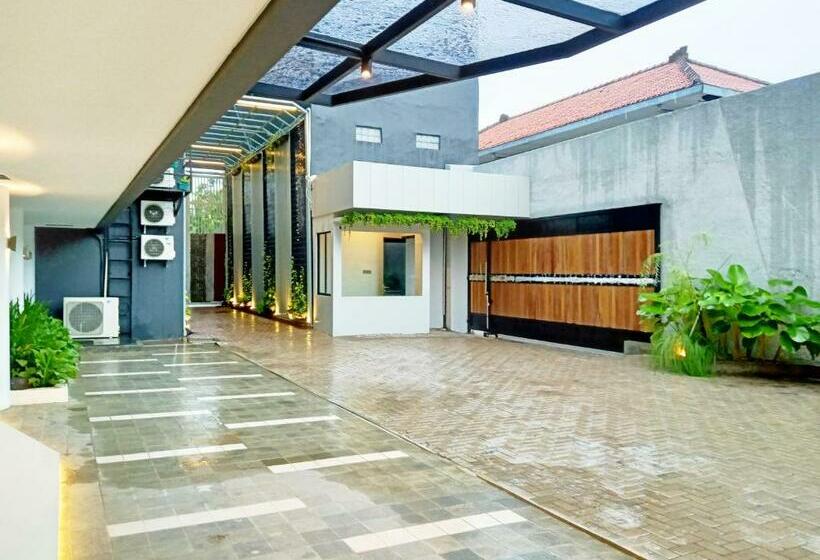 בית מלון כפרי Youstay Semarang By Sinergi