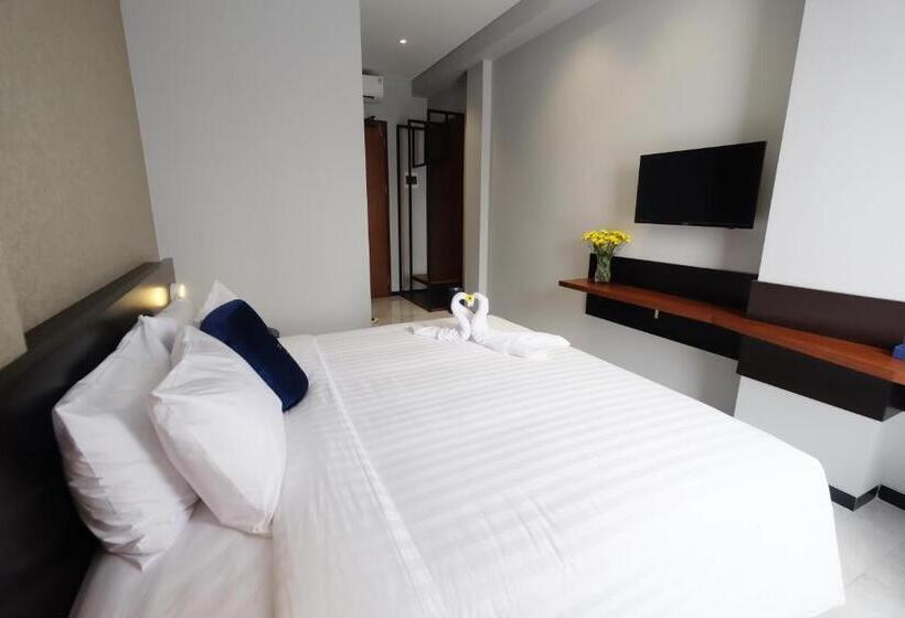 בית מלון כפרי Youstay Semarang By Sinergi