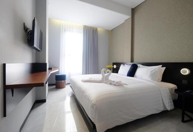 בית מלון כפרי Youstay Semarang By Sinergi