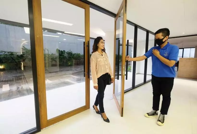 هتل Youstay Semarang By Sinergi