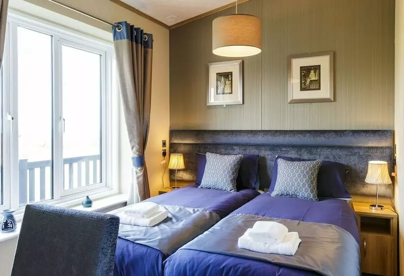 اقامتگاه Lyndale Lodge 18 With Hot Tub By St Andrews