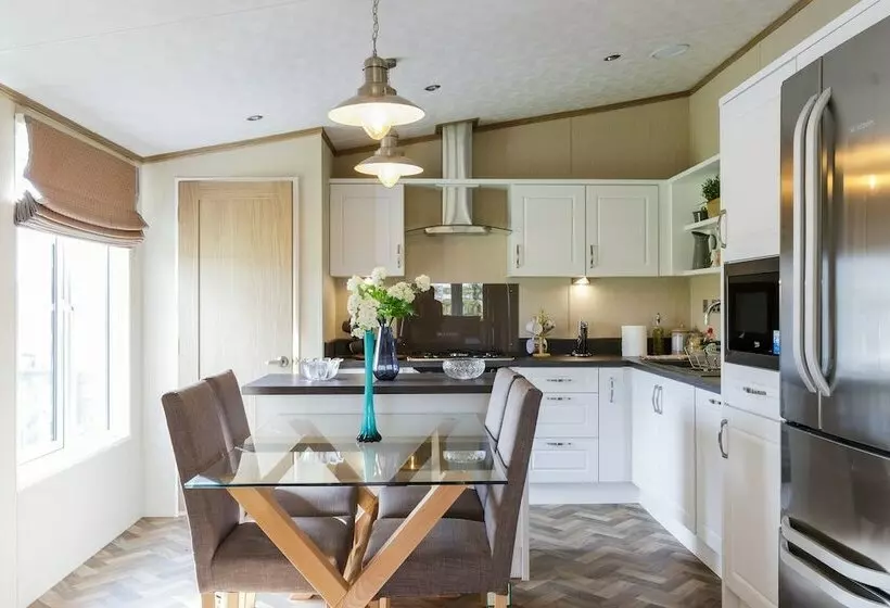 اقامتگاه Lyndale Lodge 18 With Hot Tub By St Andrews