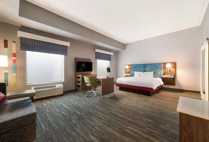 Hampton Inn & Suites Charlotteairport