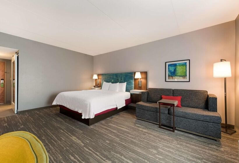 Hampton Inn & Suites Charlotteairport