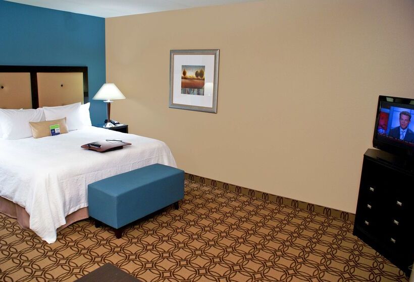 Hampton Inn & Suites Charlotteairport