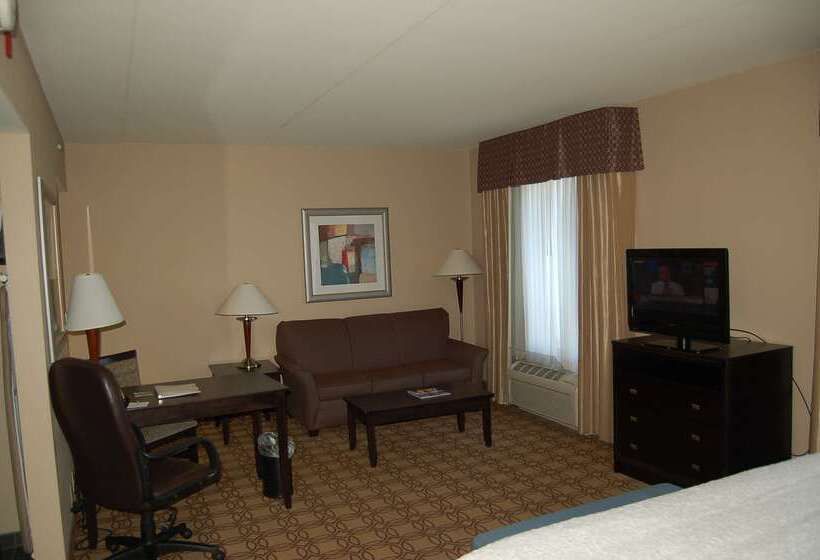 Hampton Inn & Suites Charlotteairport