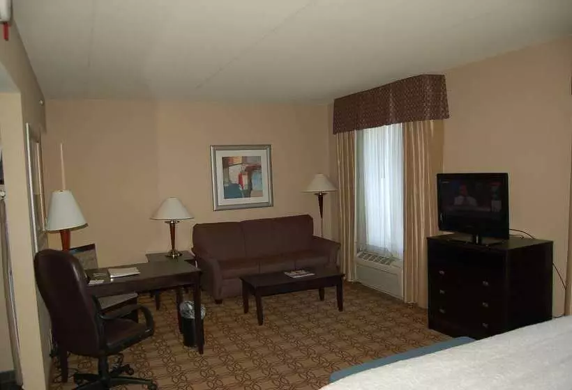 Hampton Inn & Suites Charlotteairport