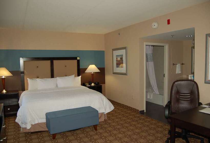 Hampton Inn & Suites Charlotteairport
