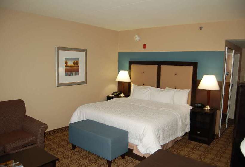 Hampton Inn & Suites Charlotteairport