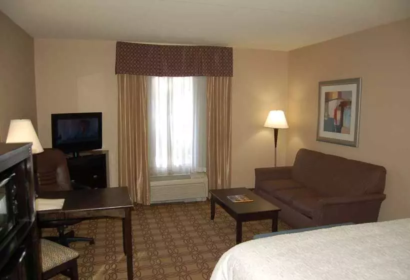 Hampton Inn & Suites Charlotteairport