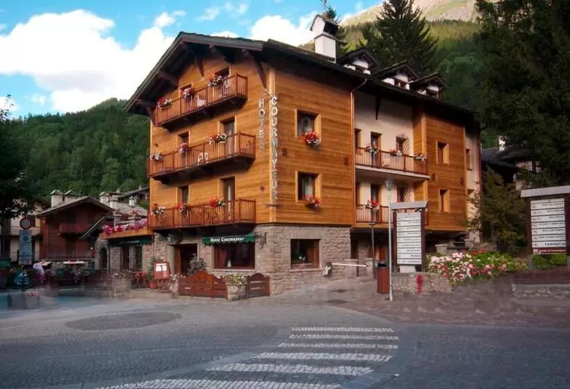 ホテル Courmayeur