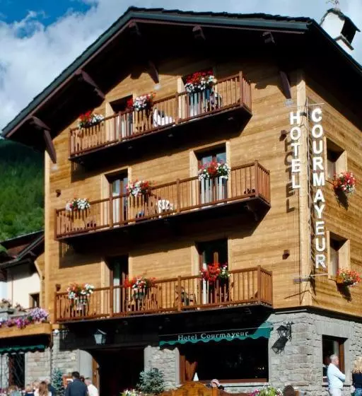 ホテル Courmayeur