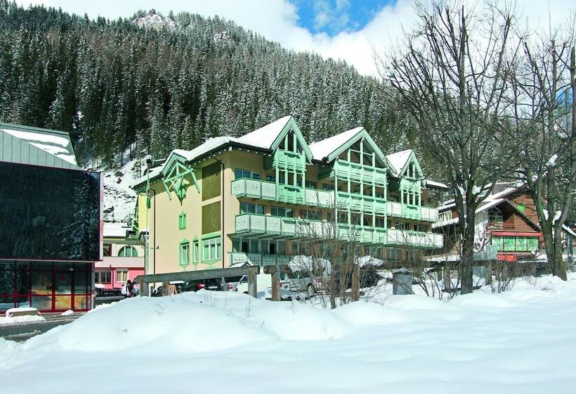 Hotel Dolomiti Schloss