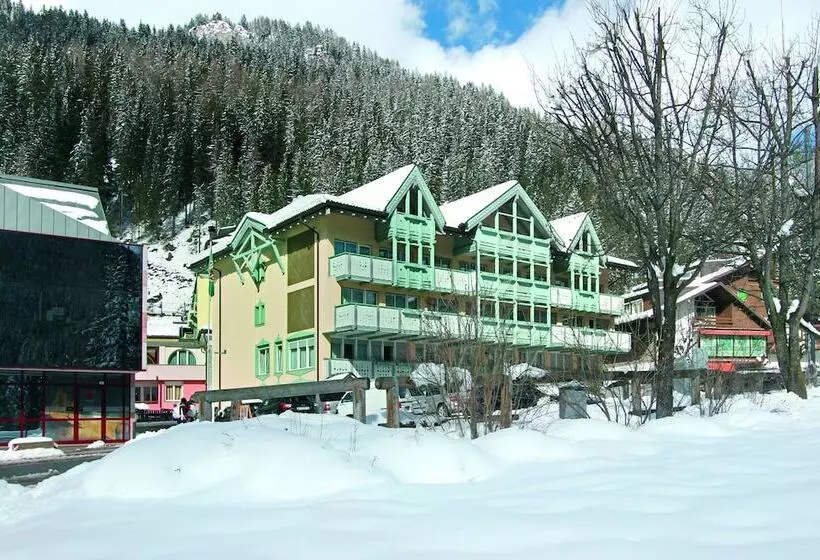 ホテル Dolomiti Schloss