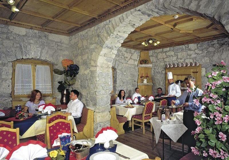 Hotel Dolomiti Schloss