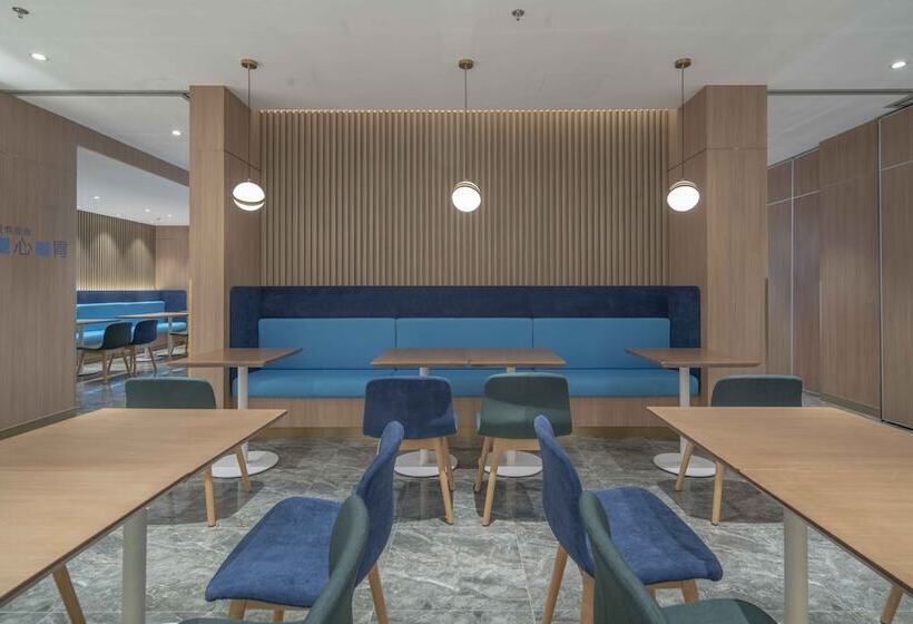 Otel Holiday Inn Express Shanghai Jinqiao Central, An Ihg