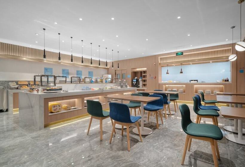 Otel Holiday Inn Express Shanghai Jinqiao Central, An Ihg