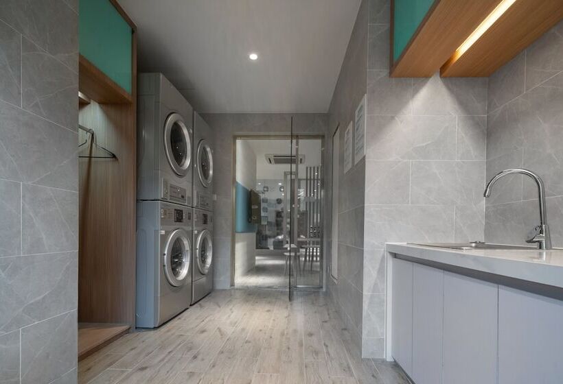 Otel Holiday Inn Express Shanghai Jinqiao Central, An Ihg