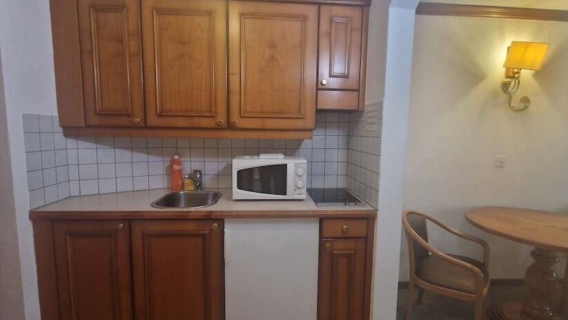 هتل La Perle Apartments