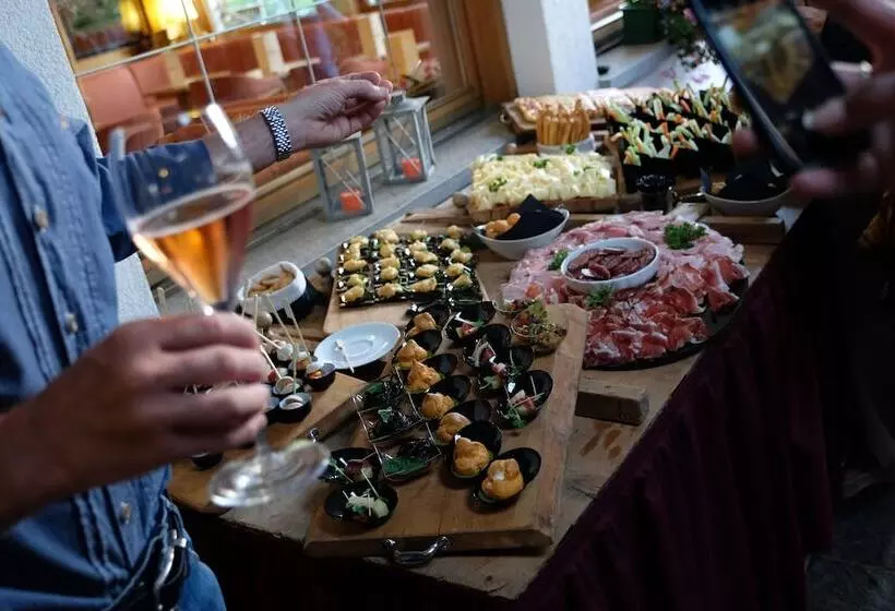 Отель La Roccia Wellness