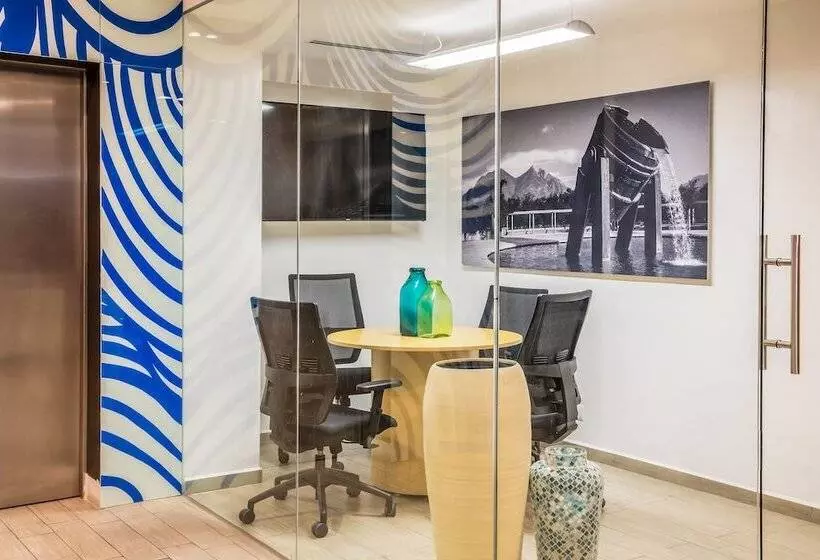 هتل One Monterrey Aeropuerto