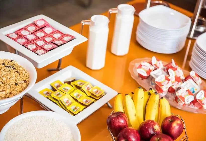 هتل One Monterrey Aeropuerto