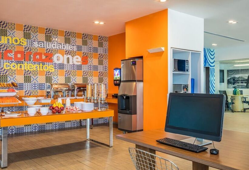 فندق One Monterrey Aeropuerto