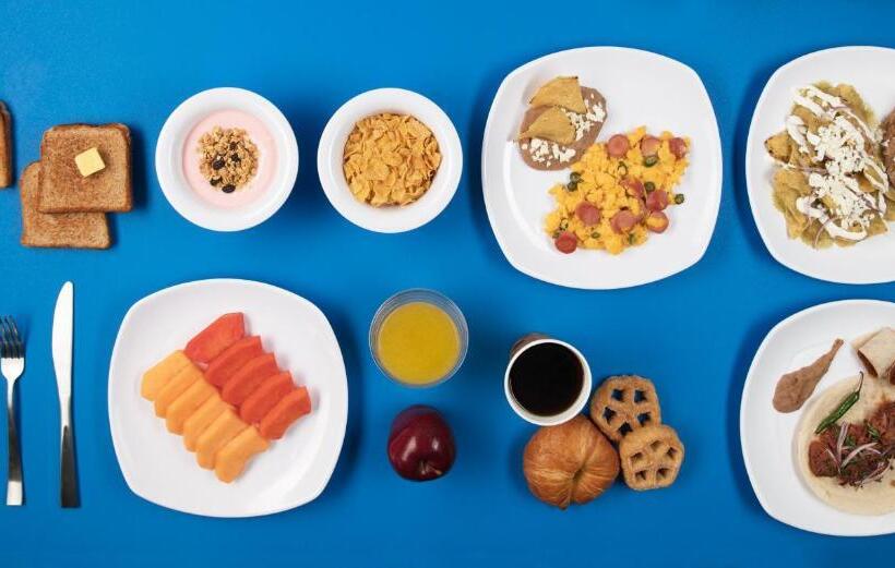 هتل One Puebla Finsa