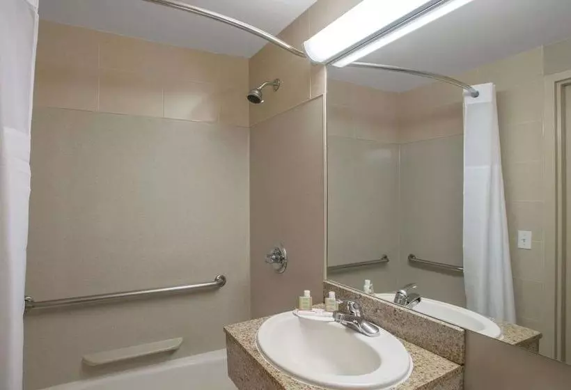 호텔 Super 8 By Wyndham Brooklyn / Park Slope