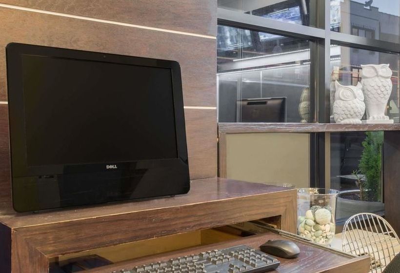 فندق Super 8 By Wyndham Brooklyn / Park Slope