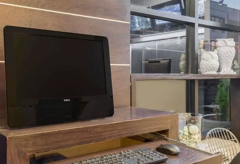 호텔 Super 8 By Wyndham Brooklyn / Park Slope