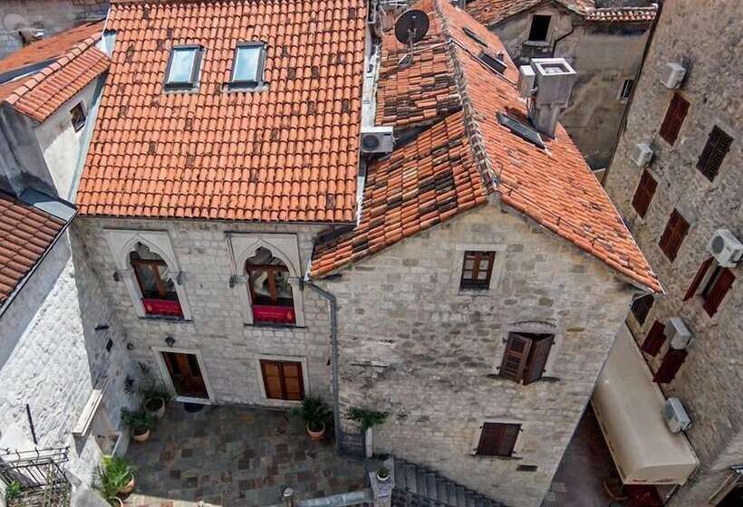 پانسیون Forza Lux Guest House