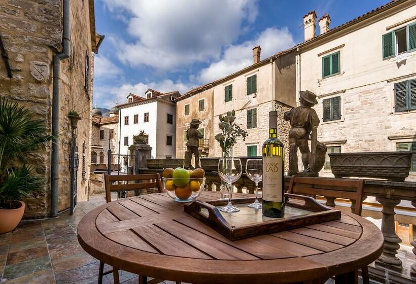 پانسیون Forza Lux Guest House