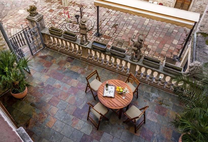 پانسیون Forza Lux Guest House