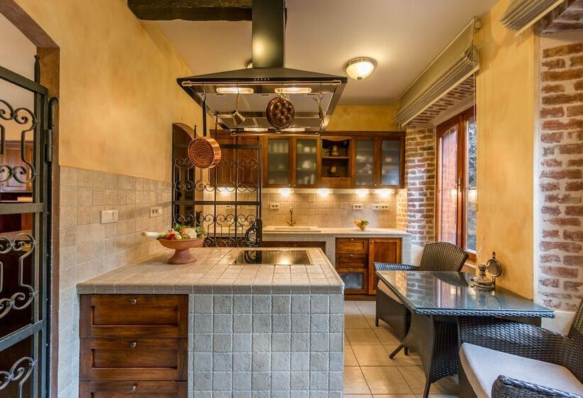 پانسیون Forza Lux Guest House