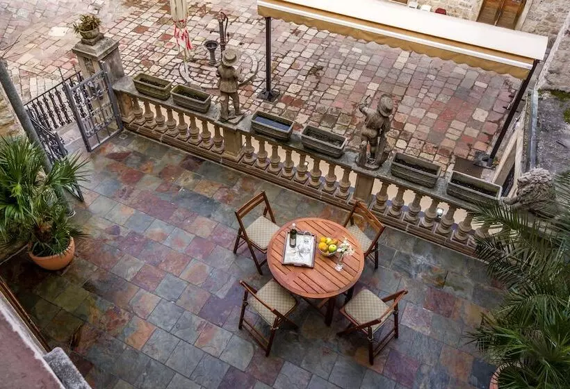 پانسیون Forza Lux Guest House