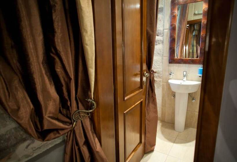 پانسیون Forza Lux Guest House