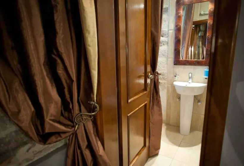 پانسیون Forza Lux Guest House