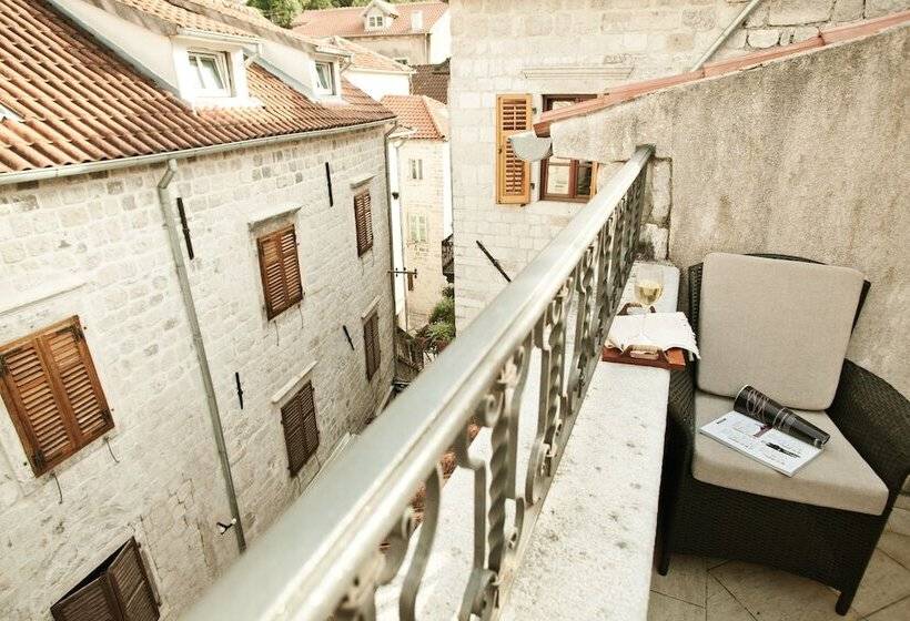 پانسیون Forza Lux Guest House