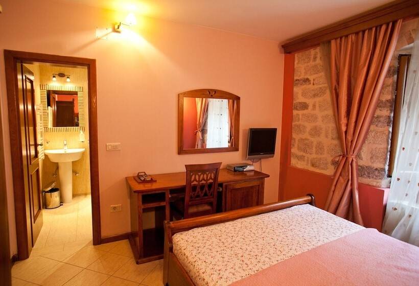 پانسیون Forza Lux Guest House