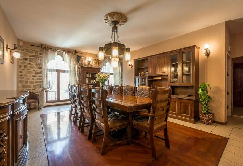 پانسیون Forza Lux Guest House